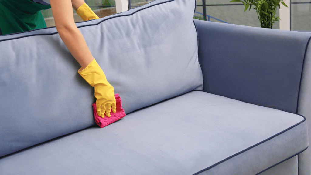 Cum să-ți cureți singur canapeaua acasă. 6 sfaturi utile de la profesioniști